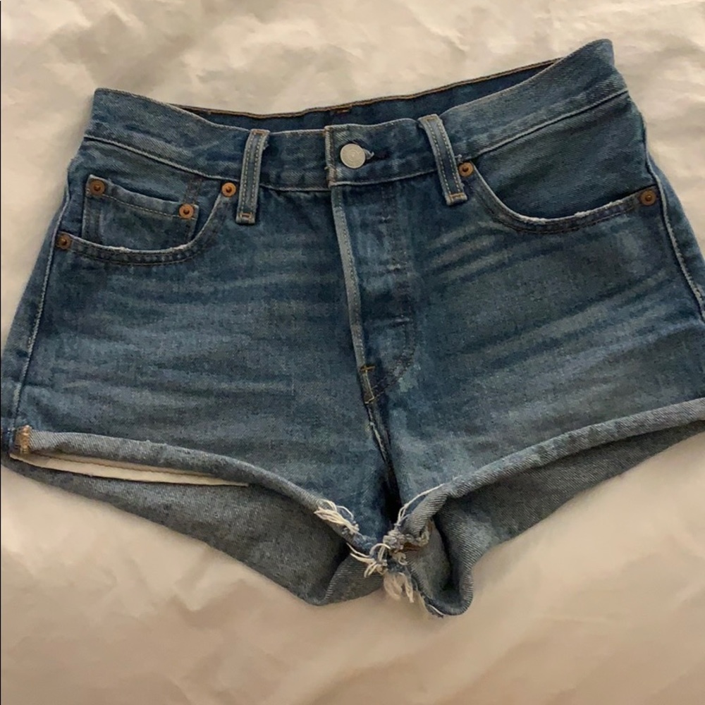 NWOT 501 LEVI shorts